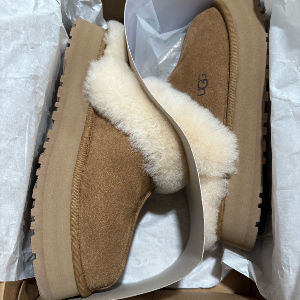 BRAND NEW UGG SLIPPERS | Disquette